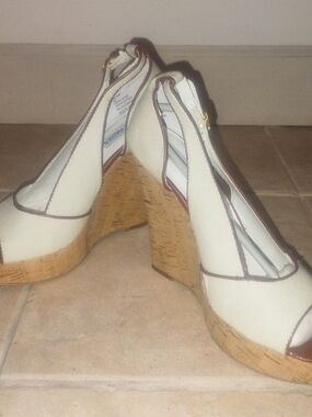NEW Steve Madden Taytum Cream Canvas Cork Peep-Toe Wedges Brown Trim